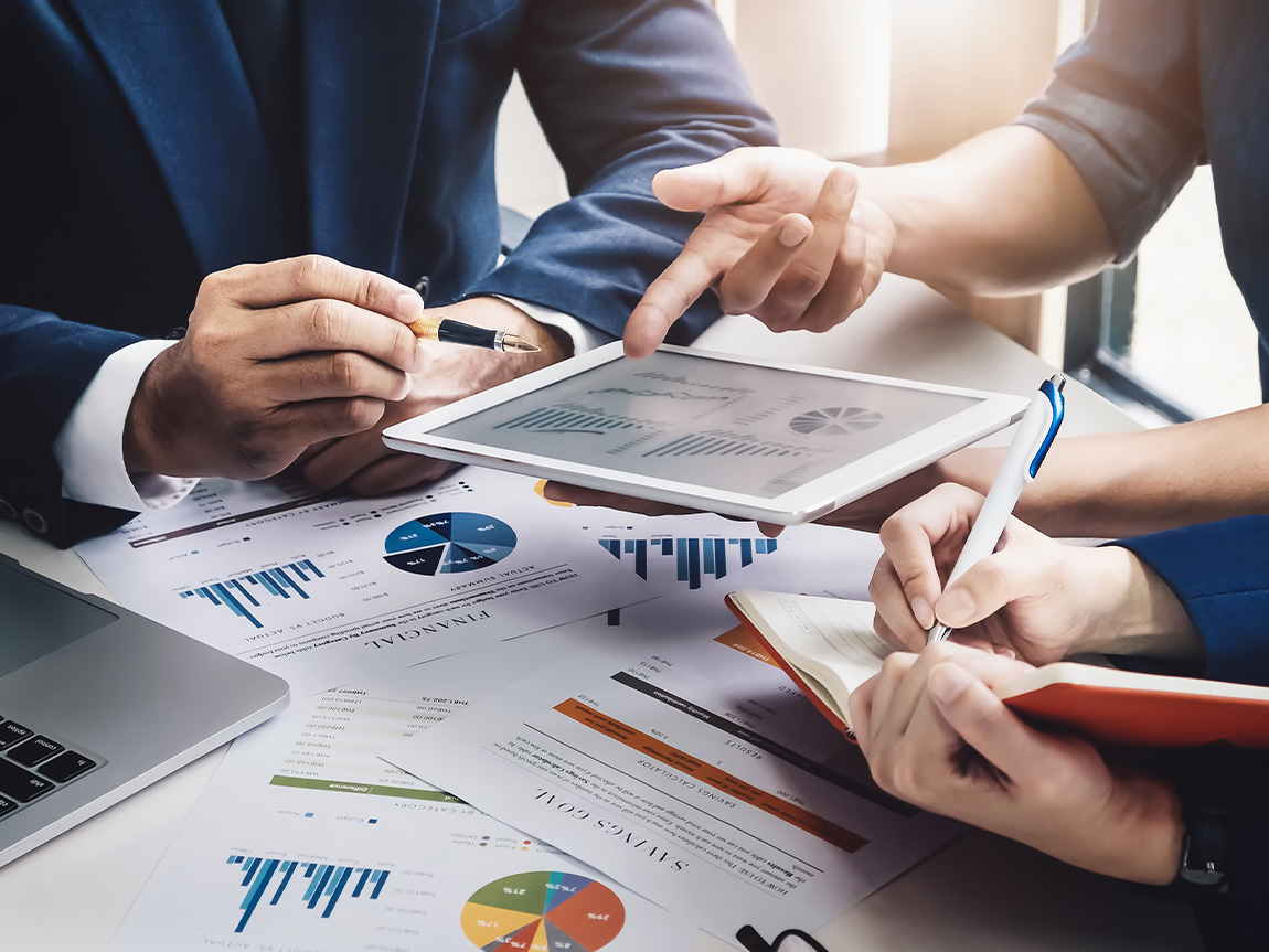 Financial planners working together
